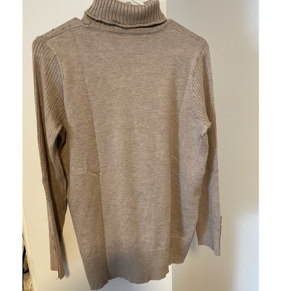 Beige turtleneck sweater - Picture 4 of 7
